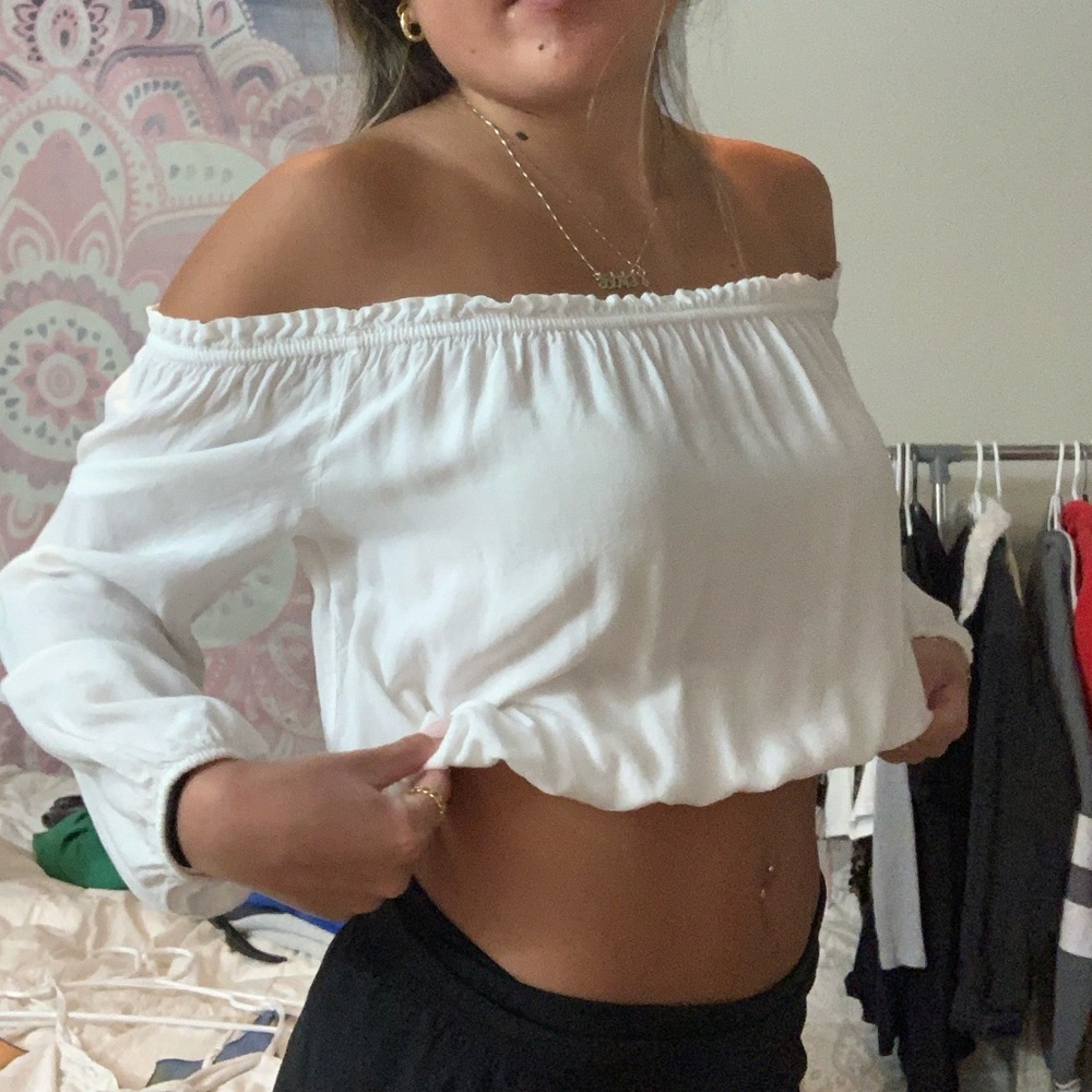 Brandy Melville off the shoulder puffy white top